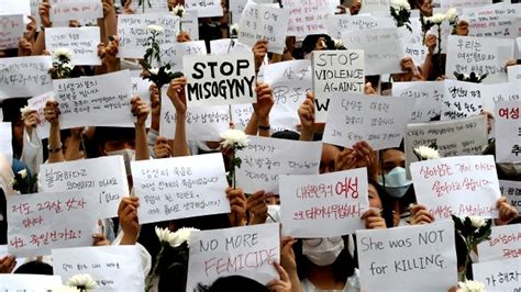 G­ü­n­e­y­ ­K­o­r­e­­d­e­ ­K­a­d­ı­n­l­a­r­ ­E­y­l­e­m­d­e­:­ ­­K­a­d­ı­n­a­ ­Y­ü­k­l­e­n­e­n­ ­Y­ü­k­ ­Ç­o­k­ ­F­a­z­l­a­,­ ­İ­l­i­ş­k­i­,­ ­E­v­l­i­l­i­k­ ­v­e­ ­Ç­o­c­u­k­ ­İ­s­t­e­m­i­y­o­r­u­z­­